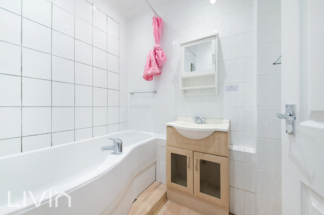 2 bed apartment for sale in Chatsworth Road, Croydon 8