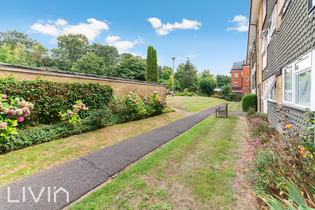 2 bed apartment for sale in Chatsworth Road, Croydon 10