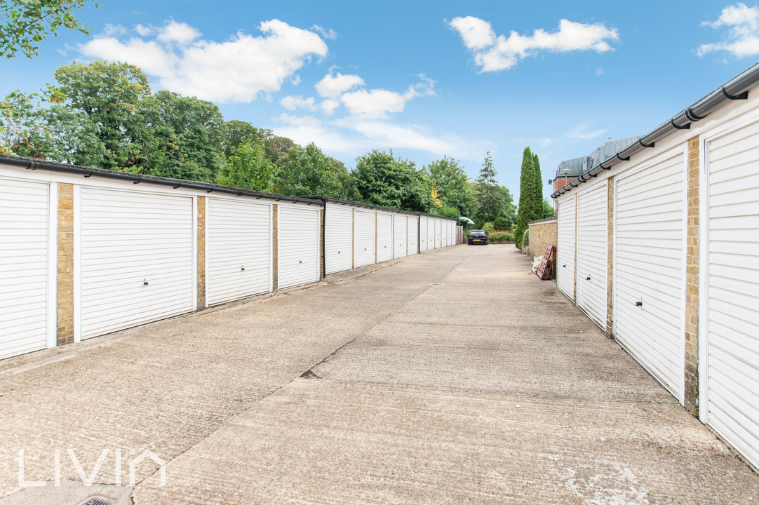 2 bed apartment for sale in Chatsworth Road, Croydon 9