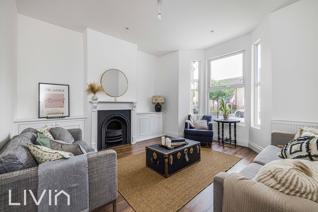 3 bed end of terrace house to rent in Tanfield Road, Croydon 1