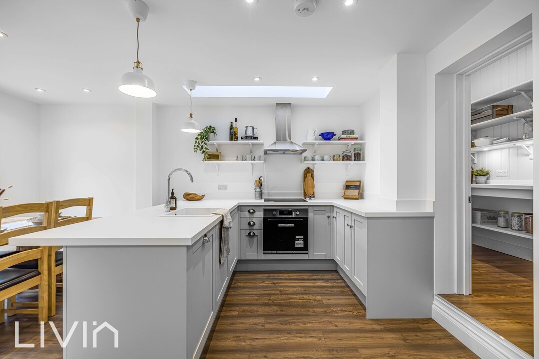 3 bed end of terrace house to rent in Tanfield Road, Croydon 8