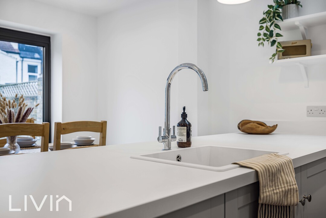 3 bed end of terrace house to rent in Tanfield Road, Croydon 9