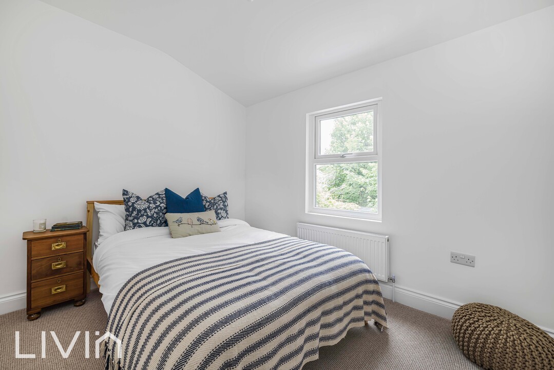 3 bed end of terrace house to rent in Tanfield Road, Croydon 15