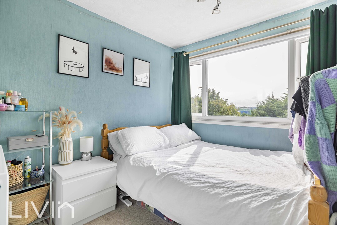 3 bed apartment for sale in Woodvale Walk, London 14