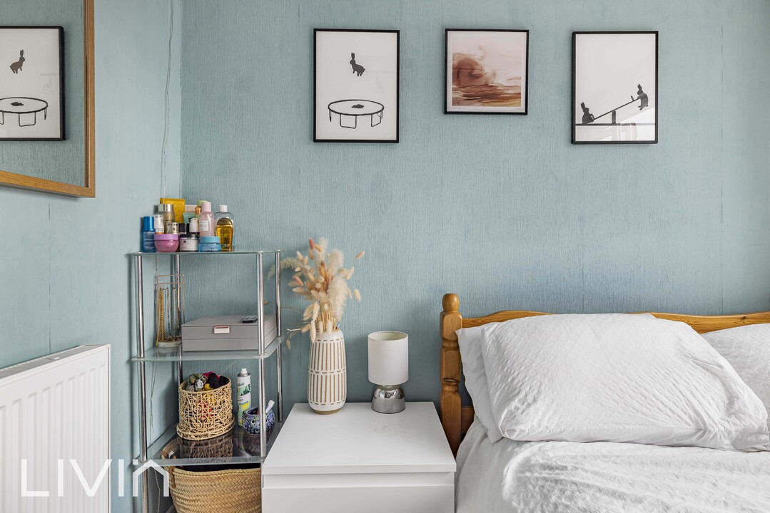 3 bed apartment for sale in Woodvale Walk, London 15