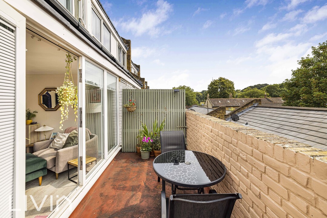 3 bed apartment for sale in Woodvale Walk, London 9