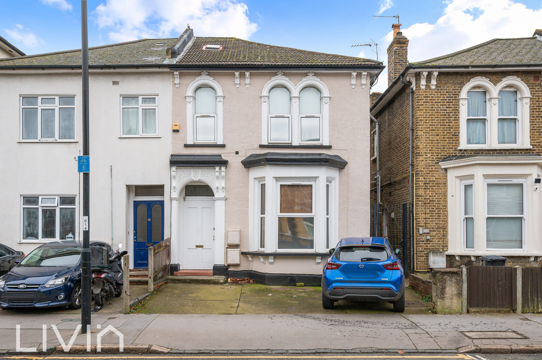 2 bed apartment to rent in Oakfield Road, Croydon 1