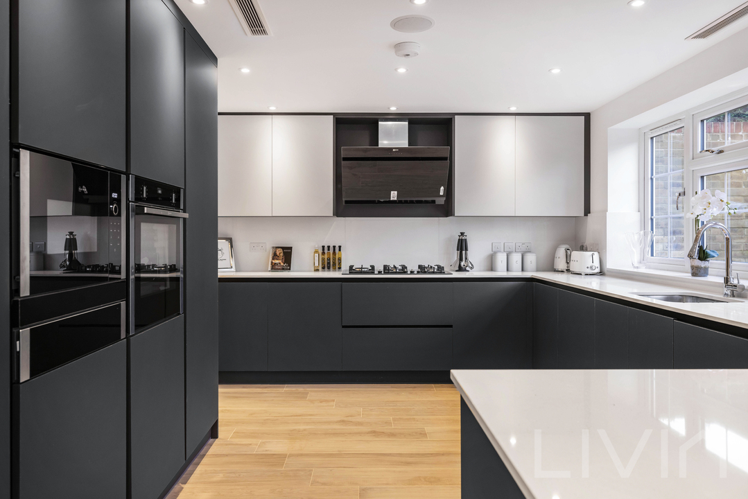 4 bed detached house for sale in The Wend, Coulsdon 2