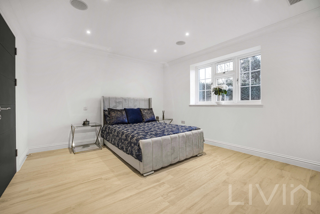 4 bed detached house for sale in The Wend, Coulsdon 8