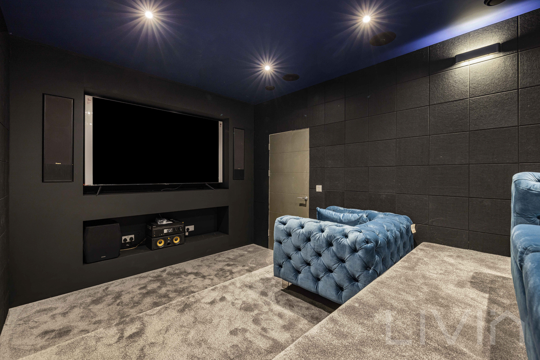 4 bed detached house for sale in The Wend, Coulsdon 1