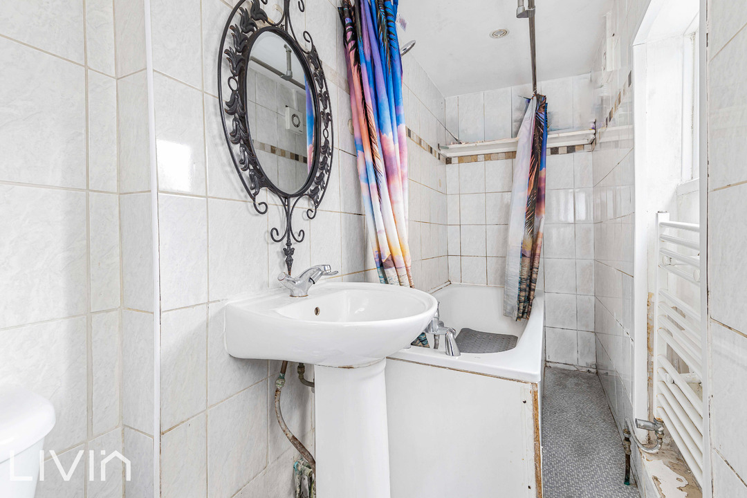 1 bed apartment for sale in Lodge Road, Croydon 11