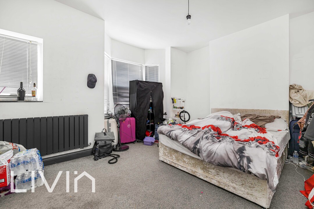 4 bed terraced house for sale in Stuart Road, Thornton Heath  - Property Image 7