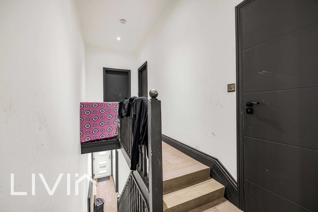 4 bed terraced house for sale in Stuart Road, Thornton Heath  - Property Image 9