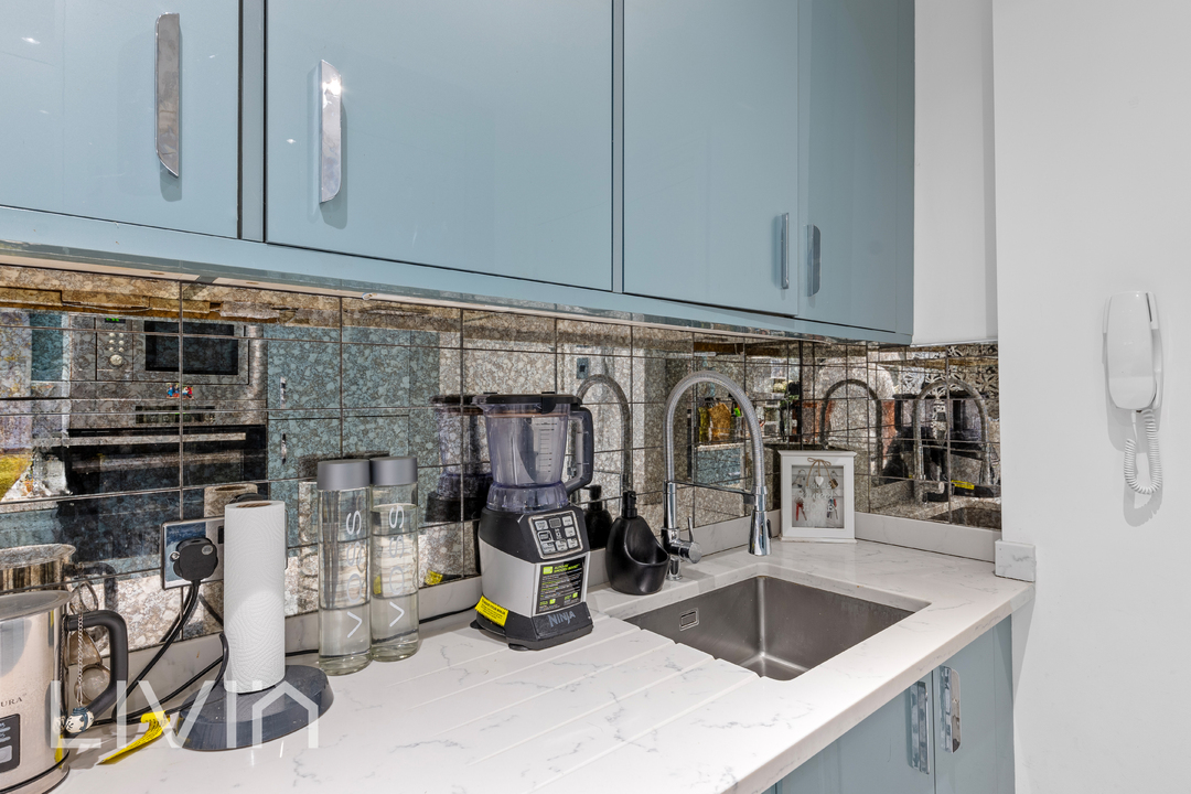 Apartment for sale in Borough Hill, Croydon 12