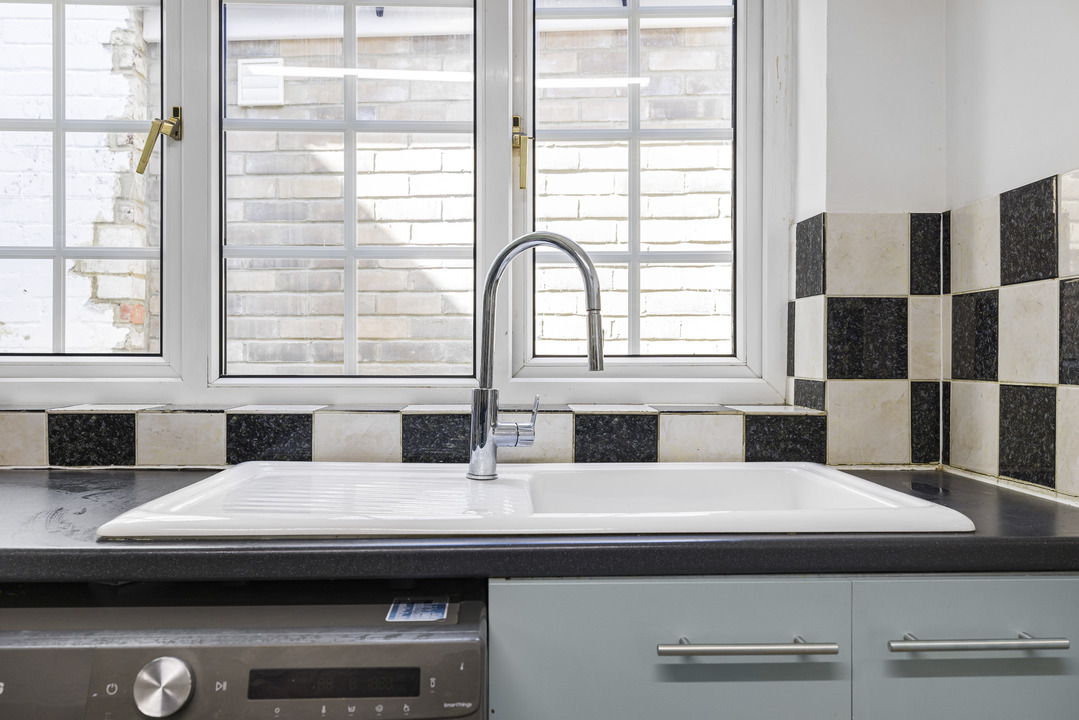 3 bed terraced house for sale in Cuthbert Road, Croydon 6