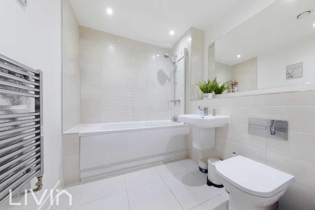 2 bed apartment for sale in Purley Way, Croydon 8