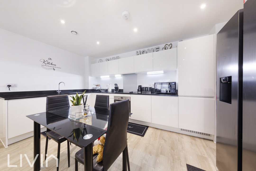 2 bed apartment for sale in Purley Way, Croydon 3