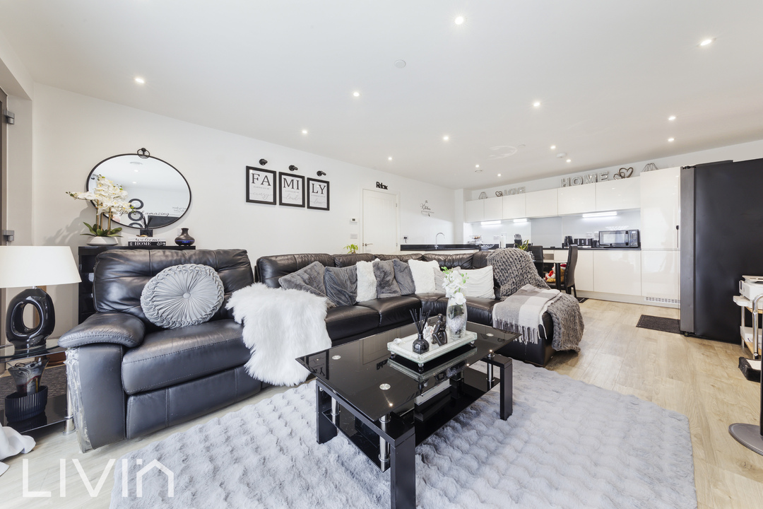 2 bed apartment for sale in Purley Way, Croydon 1