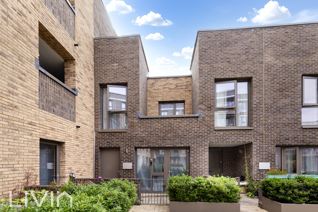 2 bed apartment for sale in Purley Way, Croydon  - Property Image 1