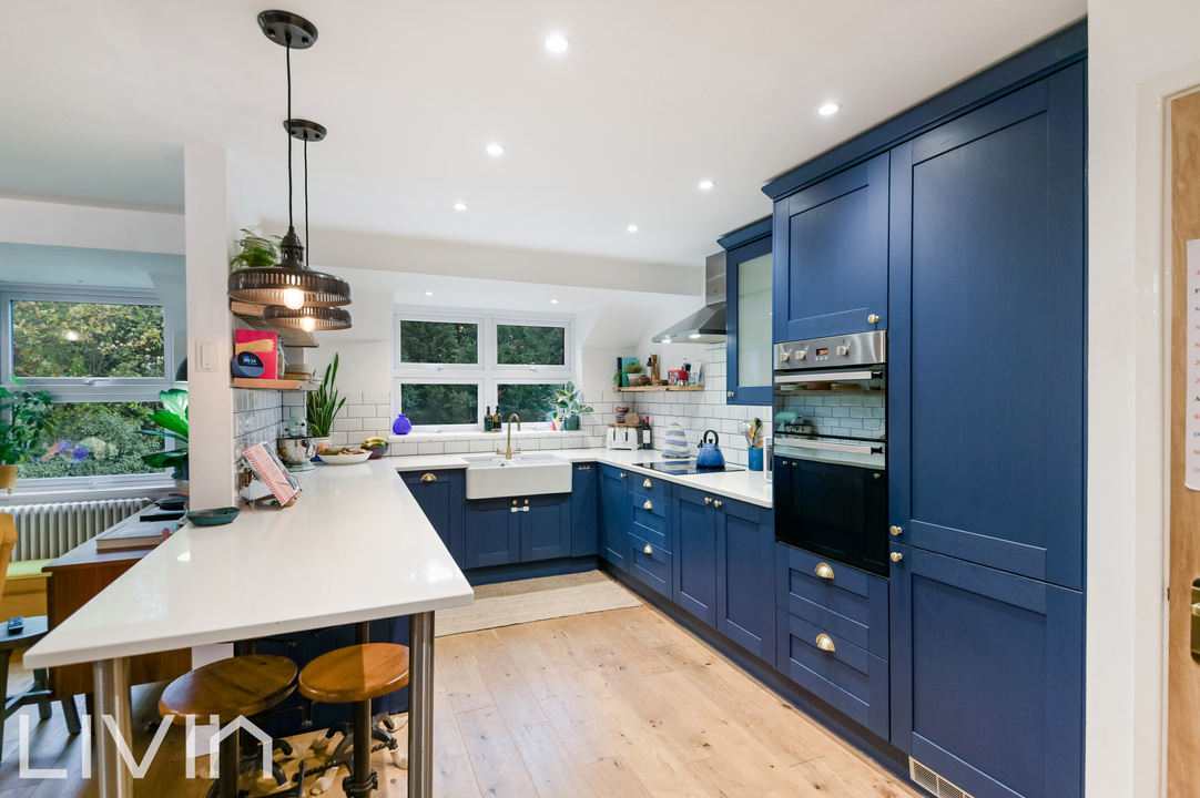 2 bed apartment for sale in Temple Road, Croydon 5