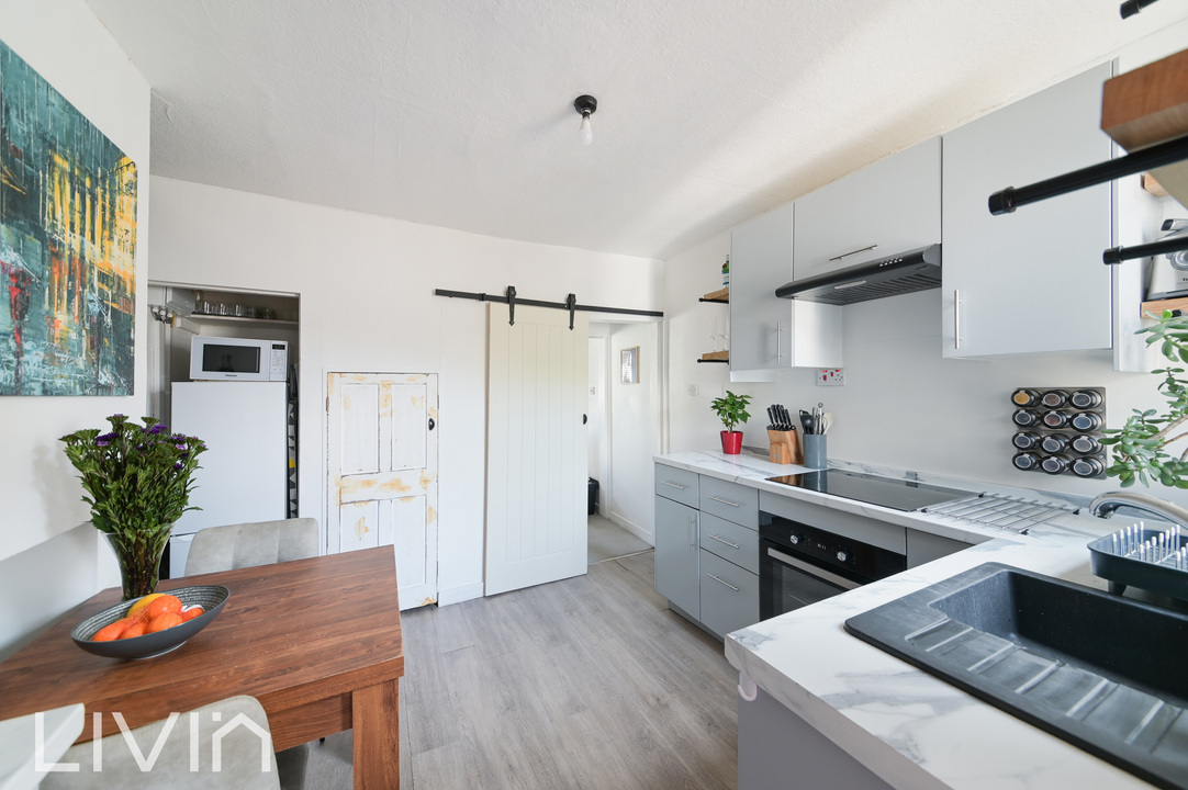 2 bed house for sale in Warren Road, Croydon 3