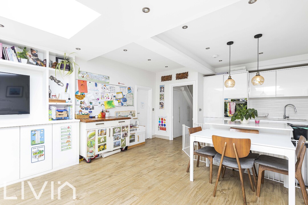 4 bed end of terrace house for sale in Falkland Park Avenue, South Norwood 8
