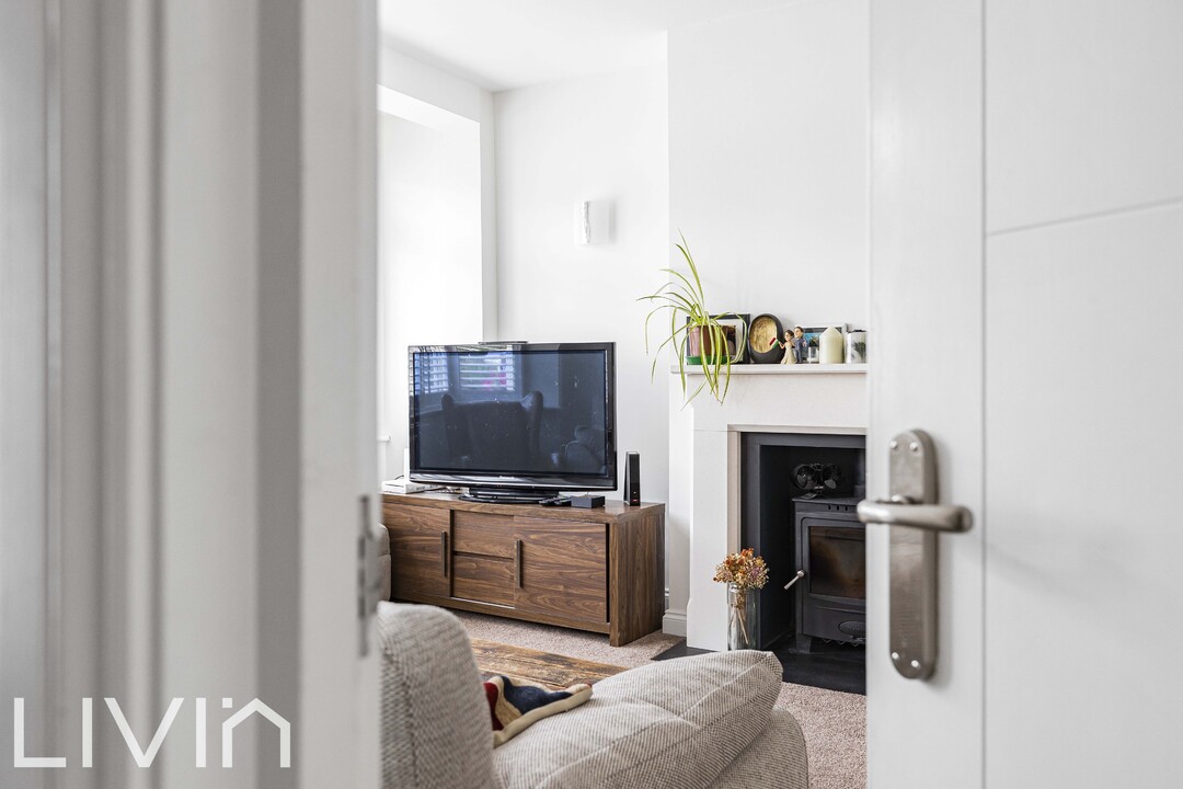 4 bed end of terrace house for sale in Falkland Park Avenue, South Norwood  - Property Image 2