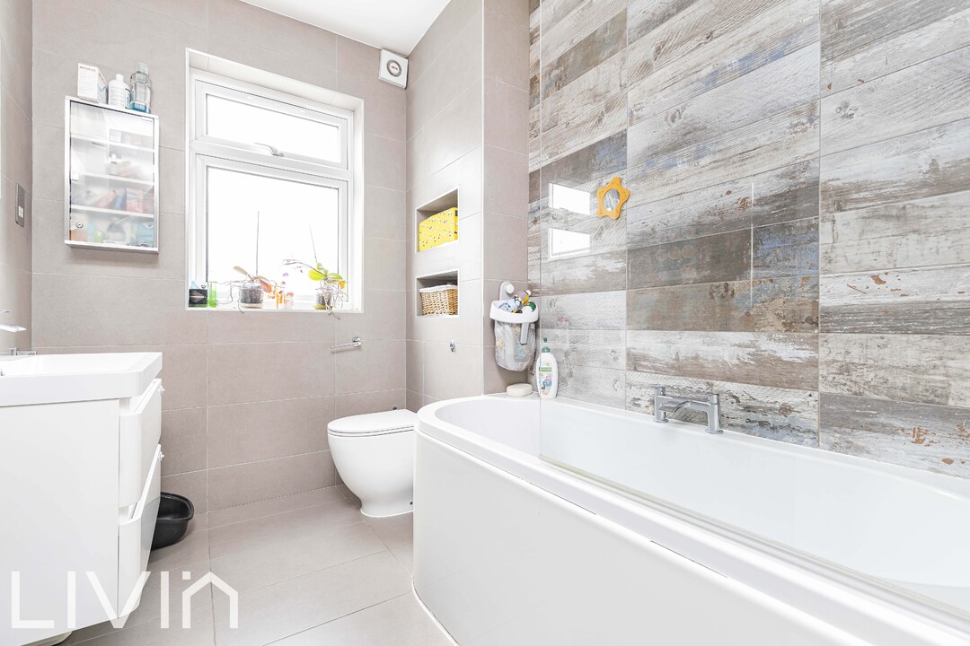 4 bed end of terrace house for sale in Falkland Park Avenue, South Norwood 15