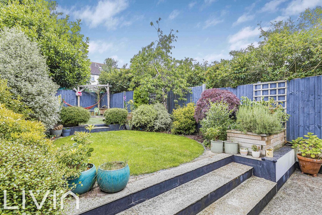 4 bed end of terrace house for sale in Falkland Park Avenue, South Norwood 9