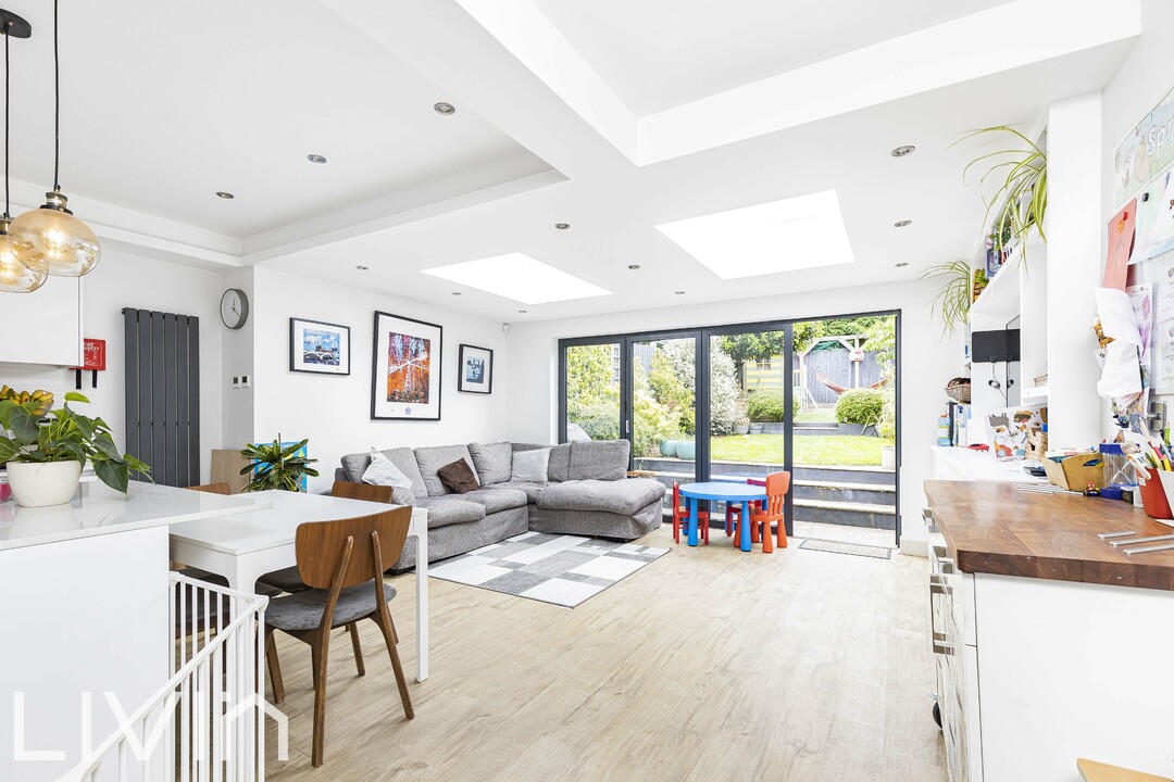 4 bed end of terrace house for sale in Falkland Park Avenue, South Norwood 5