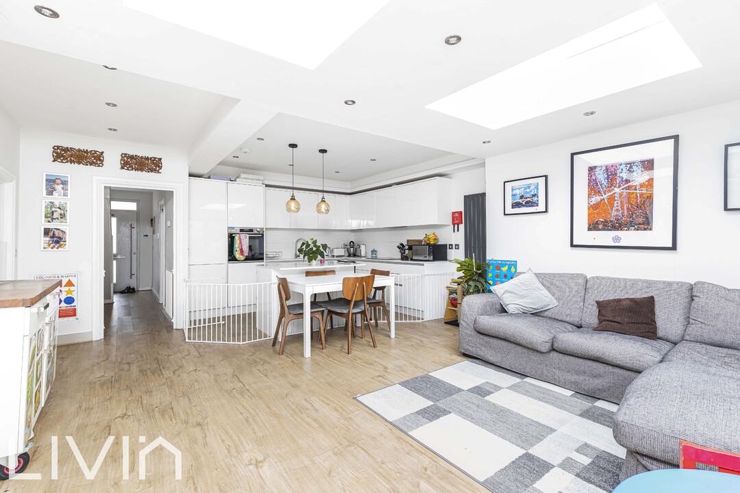 4 bed end of terrace house for sale in Falkland Park Avenue, South Norwood 7