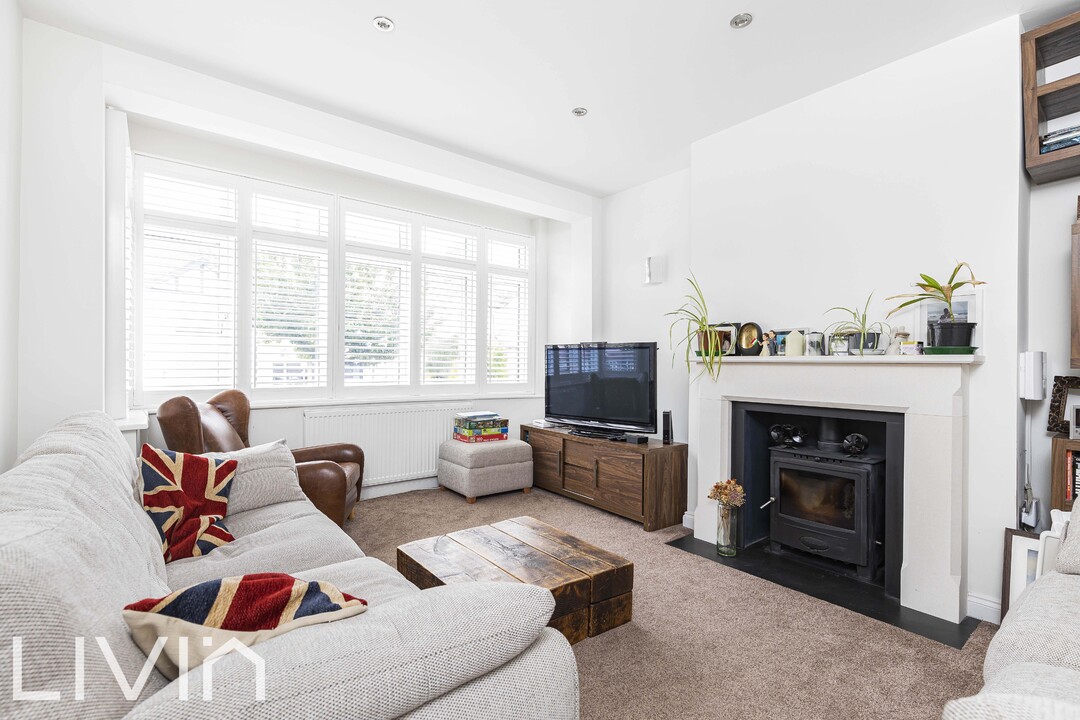 4 bed end of terrace house for sale in Falkland Park Avenue, South Norwood 4
