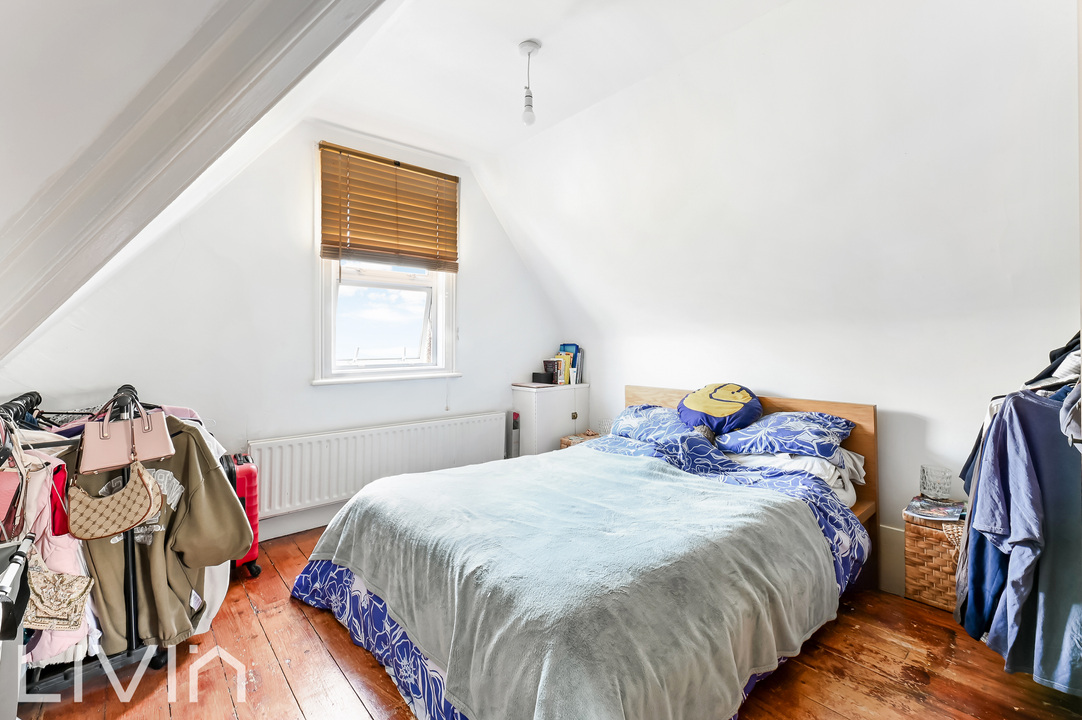 2 bed apartment for sale in Bedford Hill, London 5