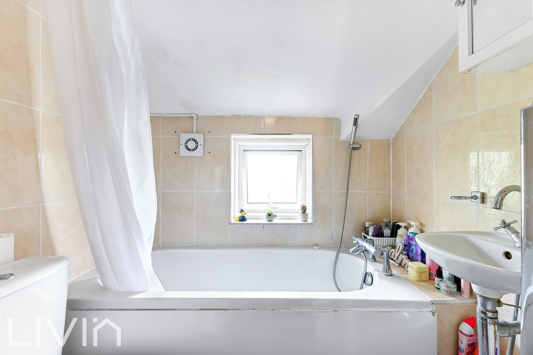 2 bed apartment for sale in Bedford Hill, London  - Property Image 9