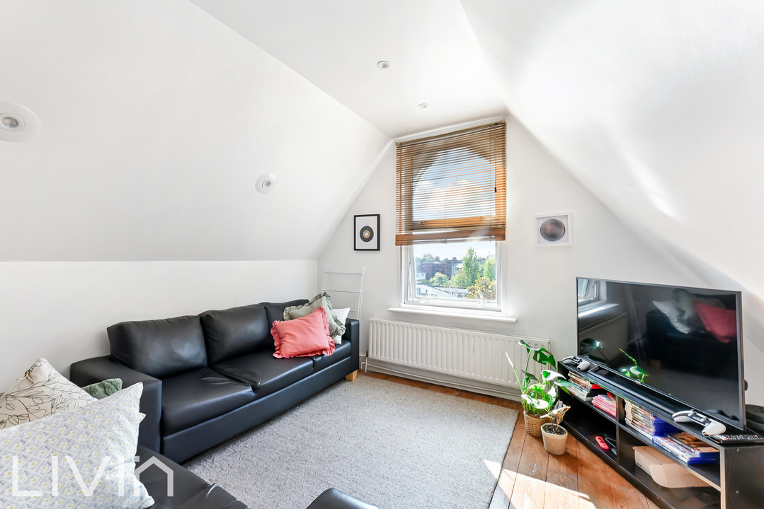 2 bed apartment for sale in Bedford Hill, London  - Property Image 5