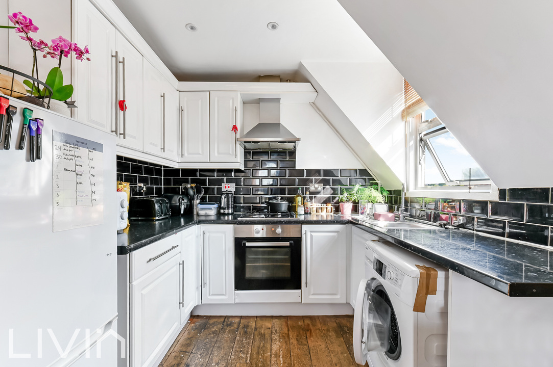 2 bed apartment for sale in Bedford Hill, London  - Property Image 4
