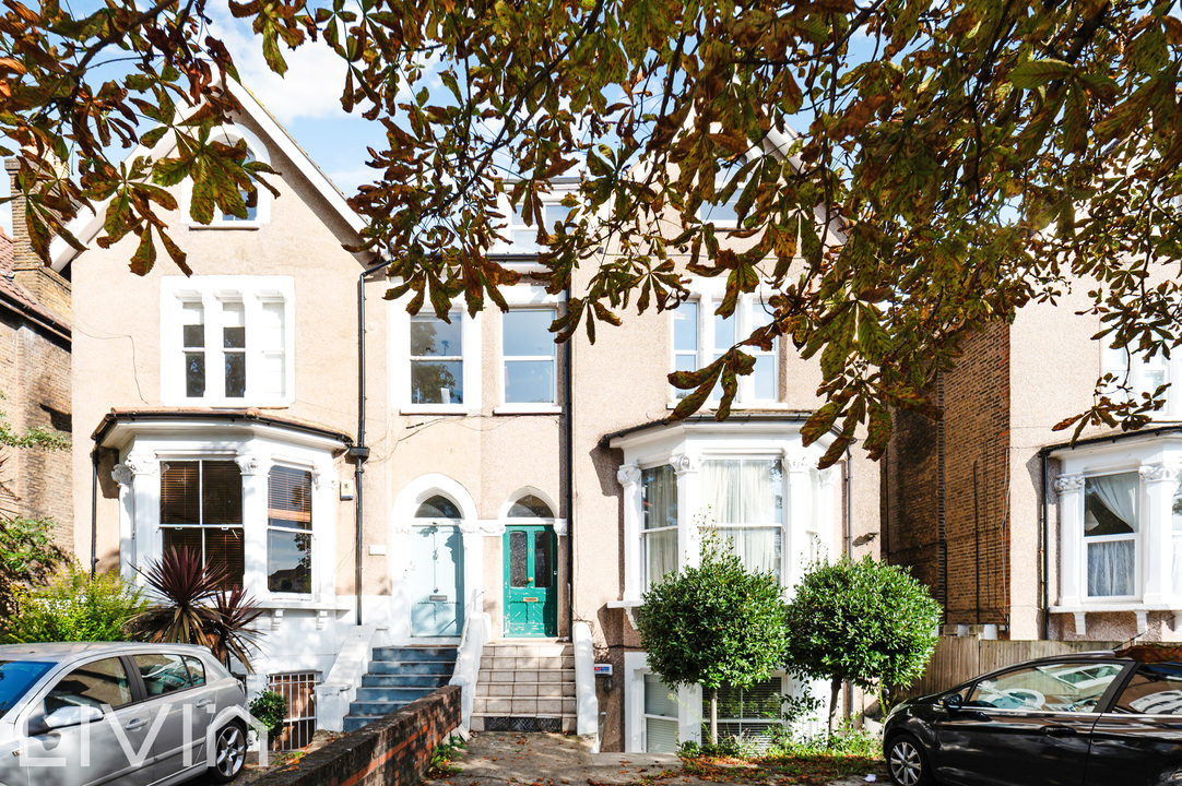 2 bed apartment for sale in Bedford Hill, London - Property Image 1