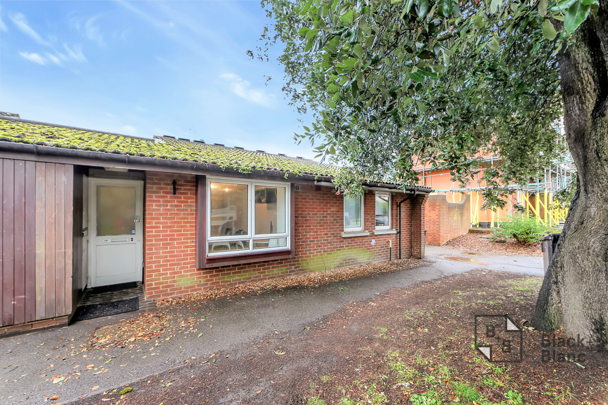 1 bed bungalow for sale in Freemasons Road, Croydon  - Property Image 1