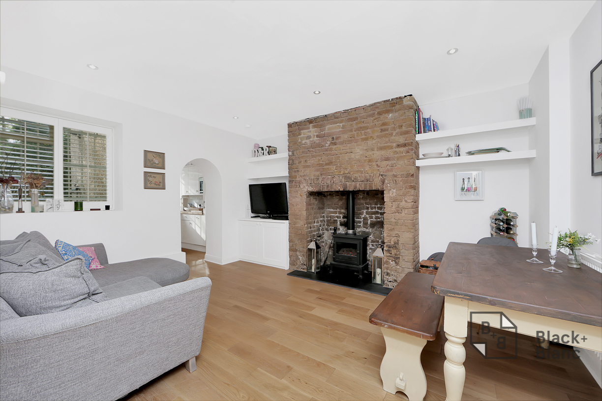 2 bed apartment to rent in Thurlow Park Road, London  - Property Image 2