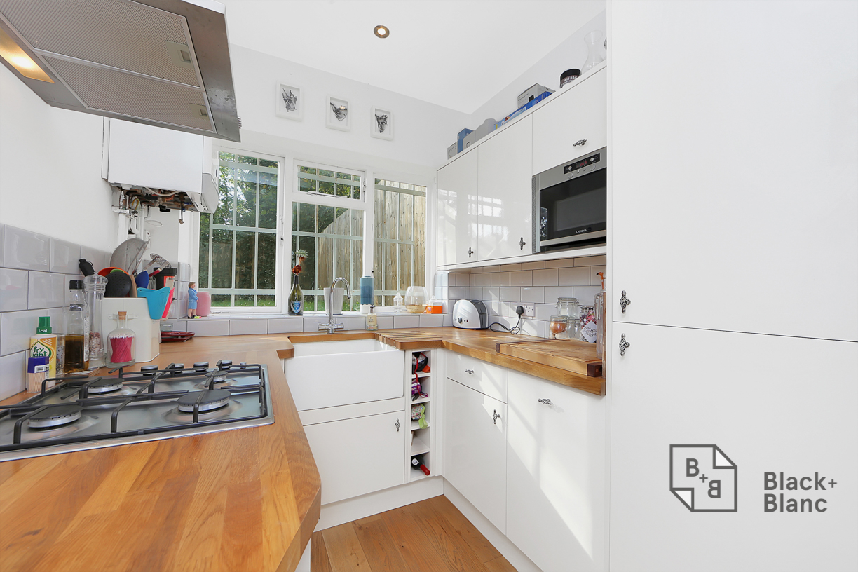 2 bed apartment to rent in Thurlow Park Road, London  - Property Image 6
