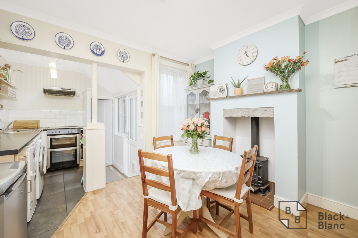 2 bed house for sale in Elmers Road, London  - Property Image 4