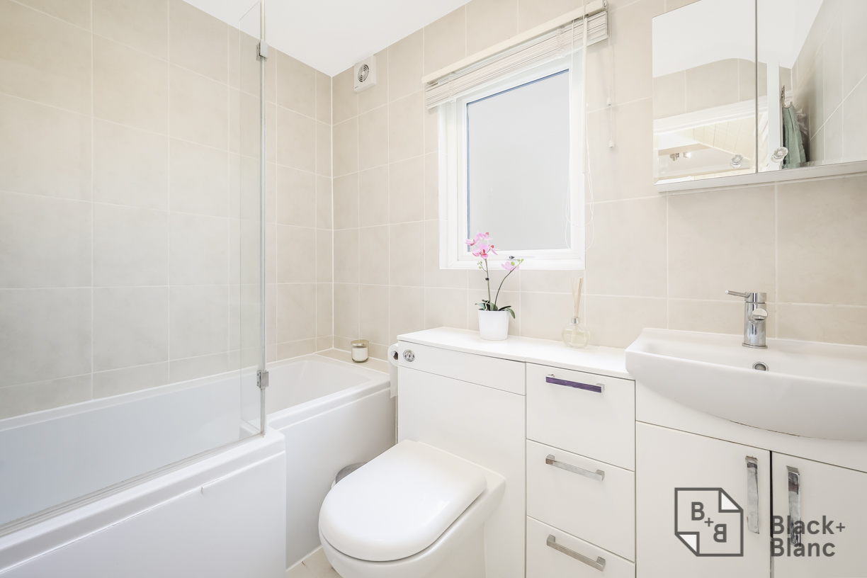 2 bed house for sale in Elmers Road, London  - Property Image 6