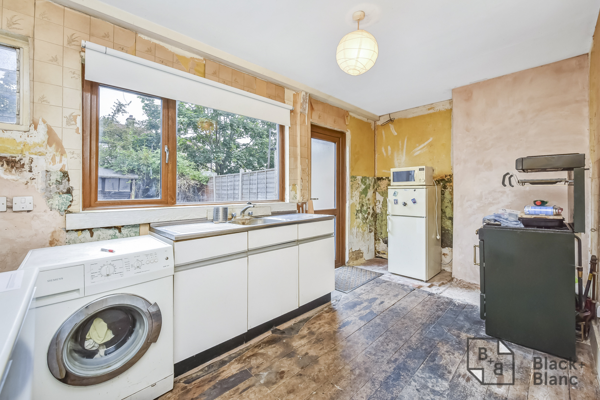 2 bed house for sale in Thornton Road, Croydon  - Property Image 3