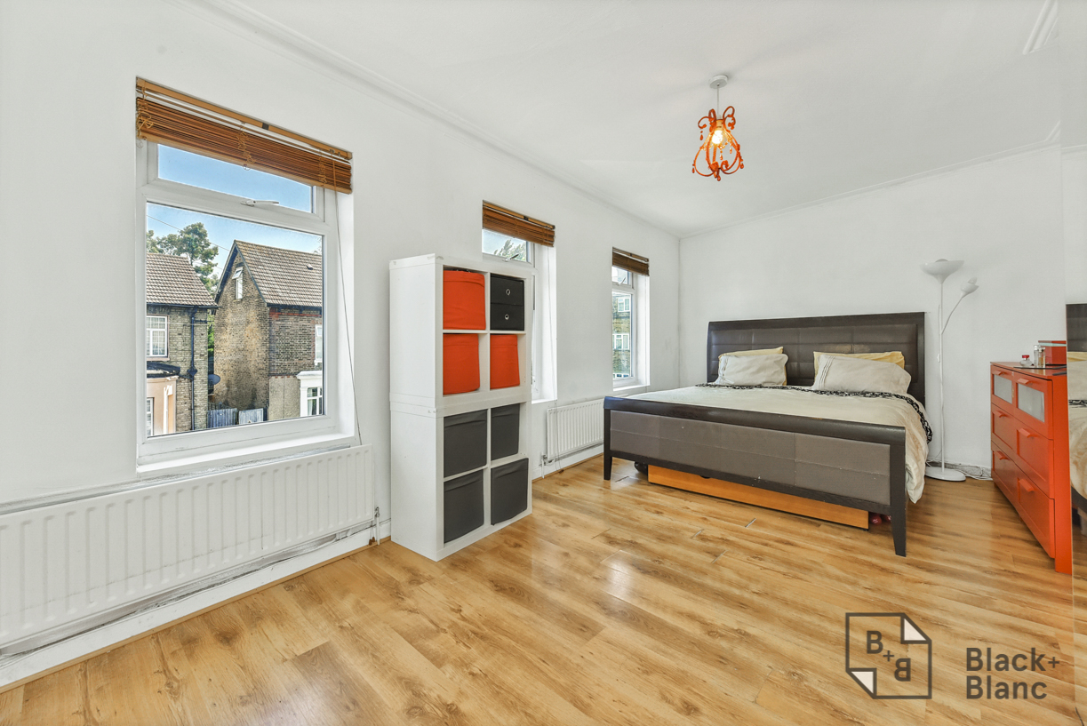 2 bed apartment for sale in Hurlstone Road, London, SE25