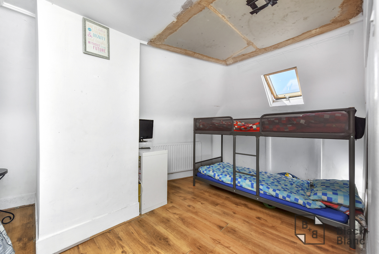 2 bed apartment for sale in Hurlstone Road, London  - Property Image 6