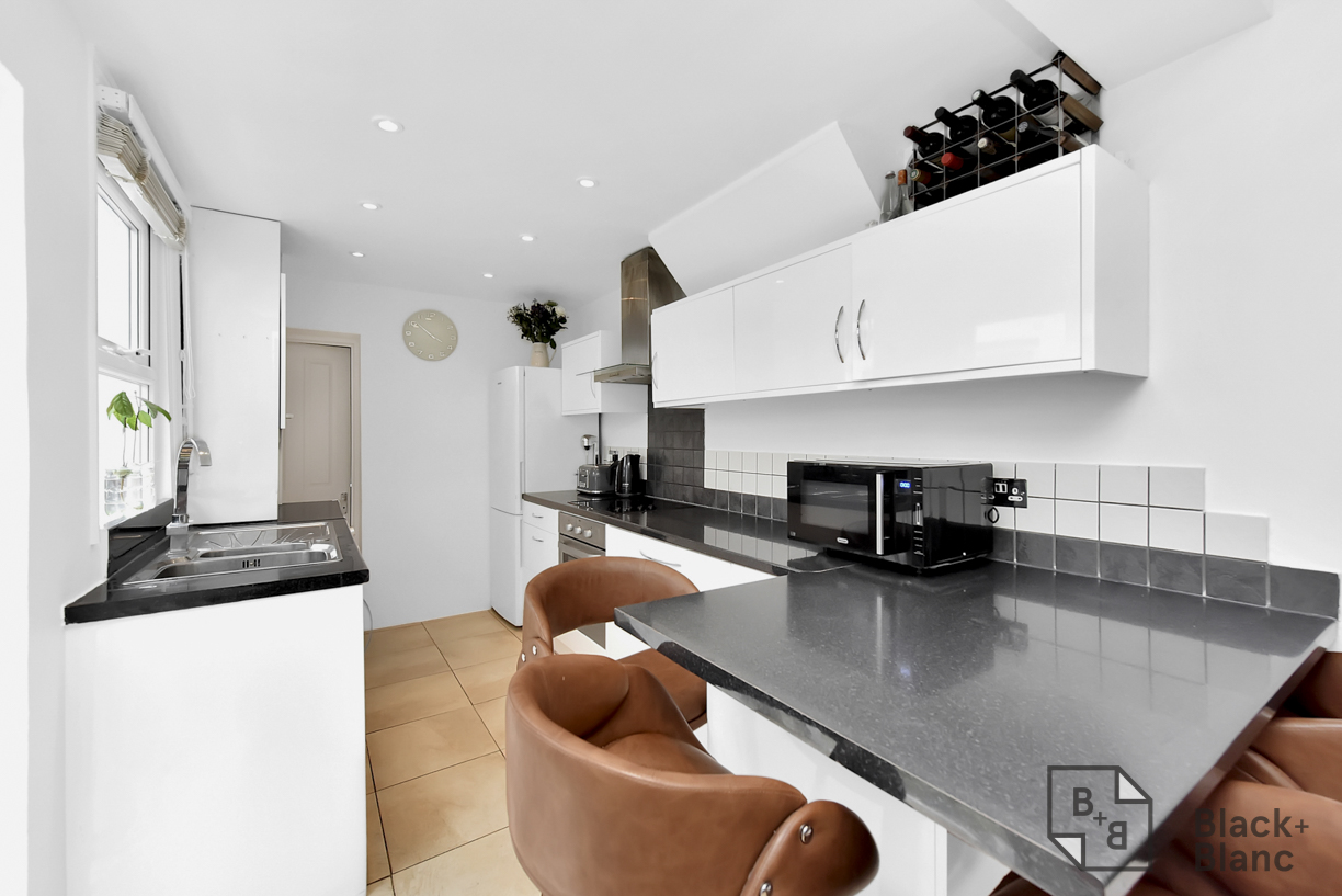 3 bed house for sale in Leslie Grove, Croydon  - Property Image 2