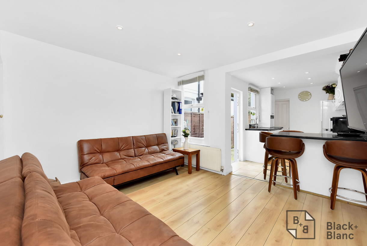 3 bed house for sale in Leslie Grove, Croydon  - Property Image 3