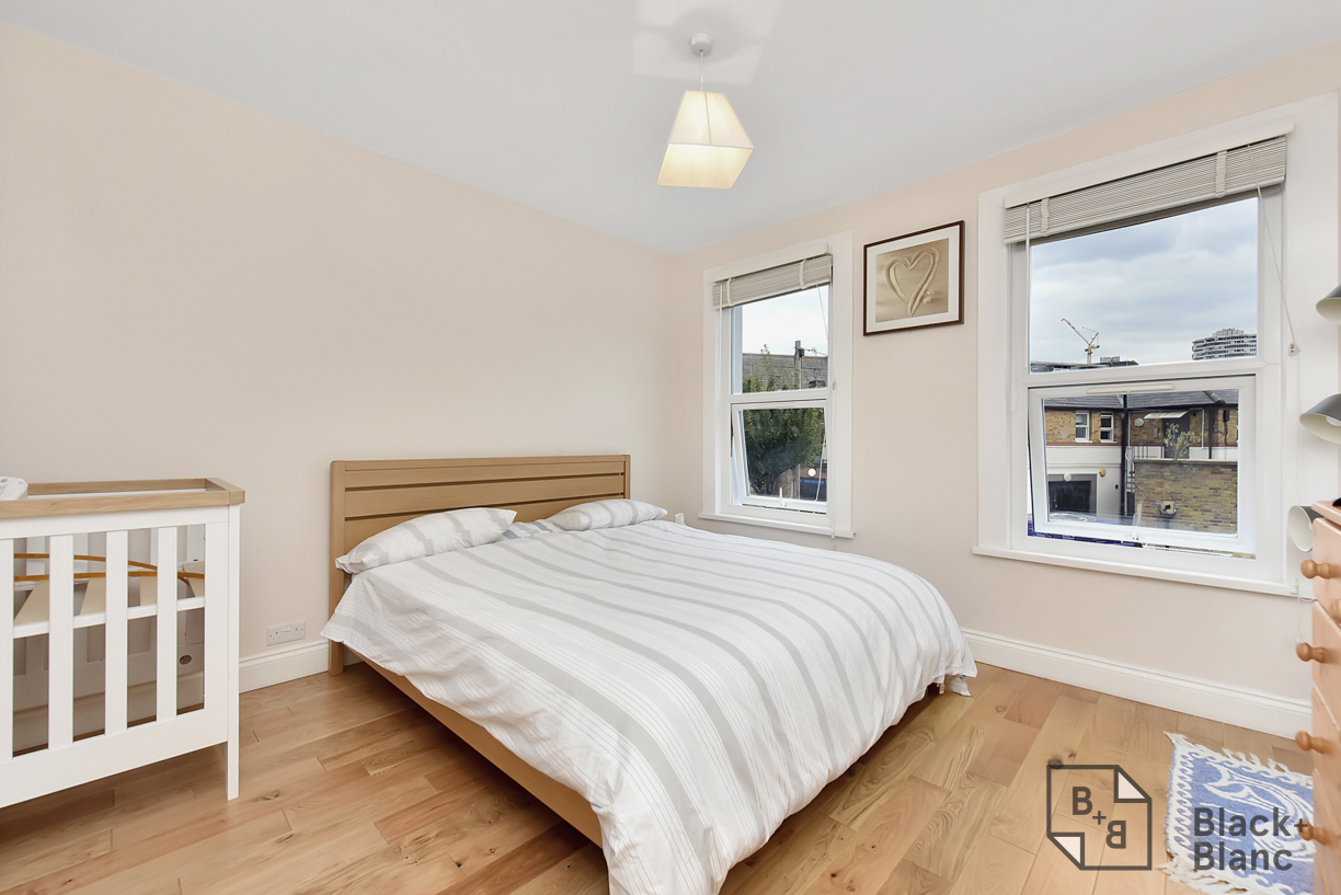 3 bed house for sale in Leslie Grove, Croydon  - Property Image 5
