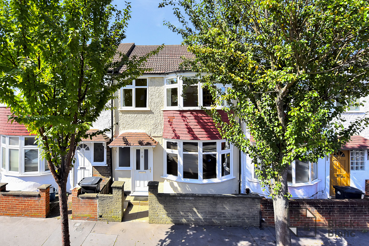 3 bed house for sale in Addiscombe Court Road, Croydon - Property Image 1