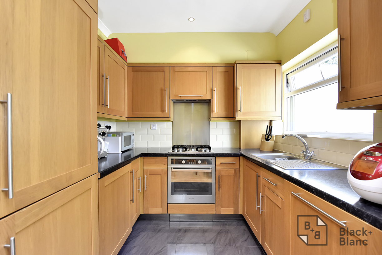 3 bed house for sale in Addiscombe Court Road, Croydon  - Property Image 4